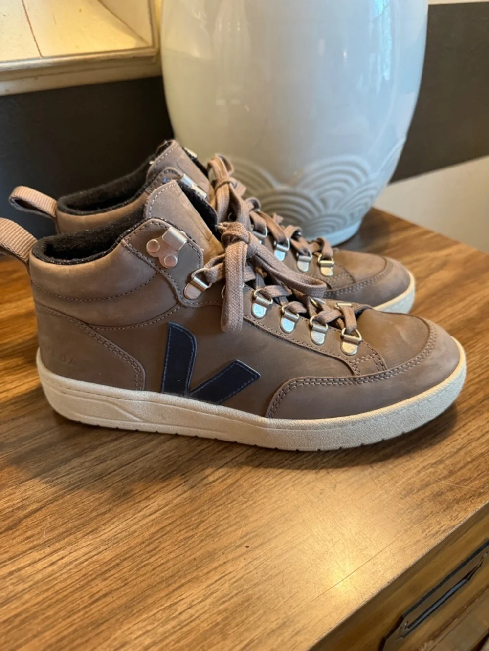 Size US 8 VEJA Roraima Suede Trainers - Oxford Grey/ white
